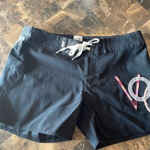 Womens Volcom Shorts Size 7🥰🥰